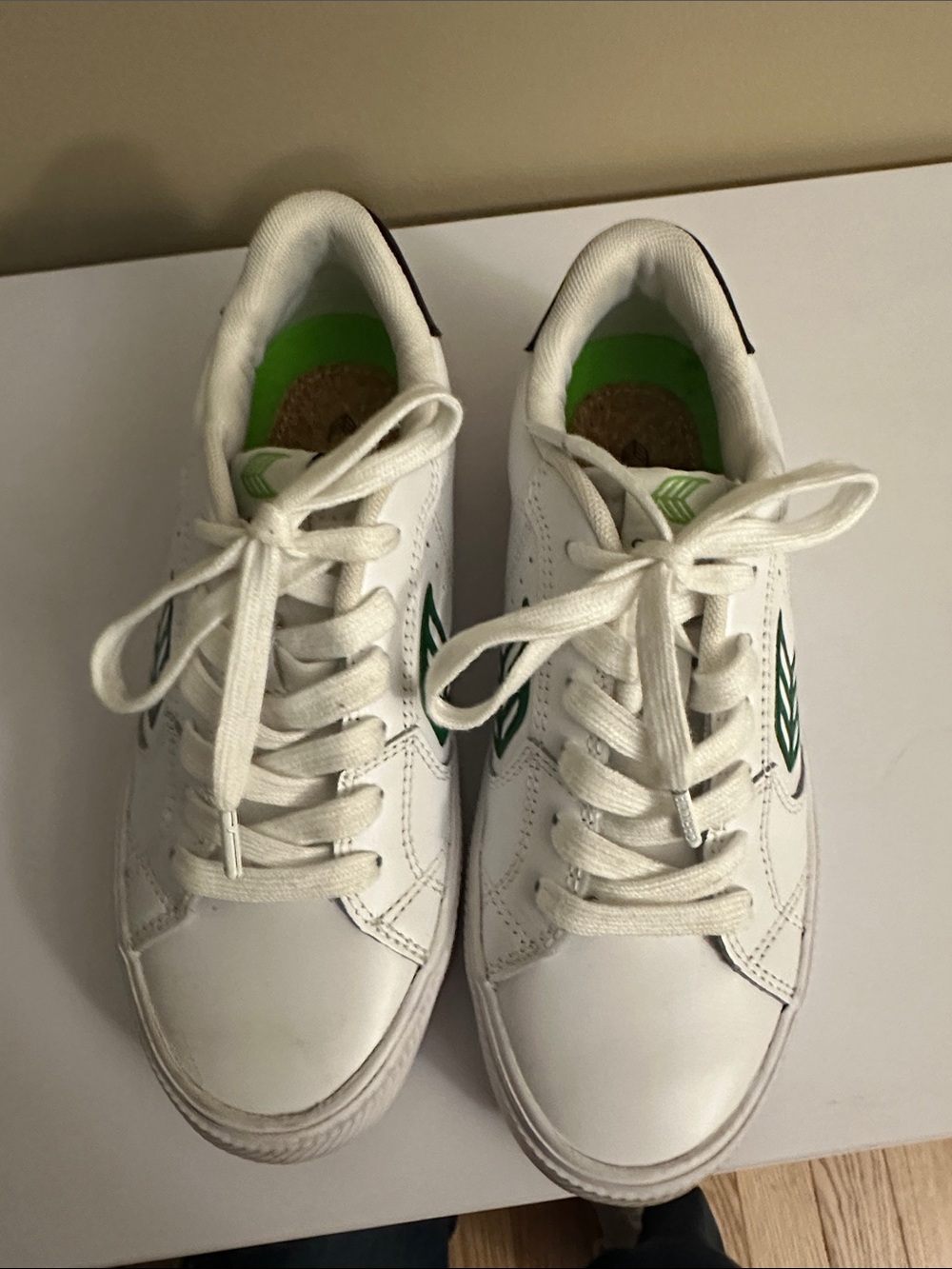 Cariuma White Sneakers with Green Accents